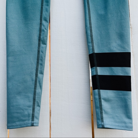 Alo Yoga Airbrush Legging in Gradient Evermint Women’s Small - Picture 7 of 14